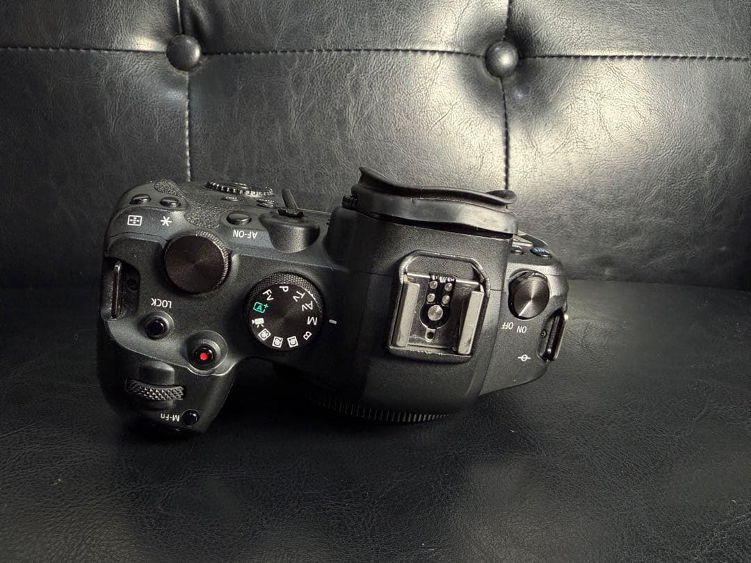 Canon EOS R6 デジタル一眼レフ 本体 バッテリー２個セット(073)