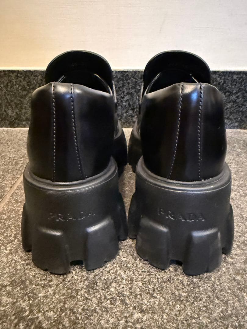 PRADA 黒 モノリス ブラッシュドレザー ローファー厚底 サイズ36