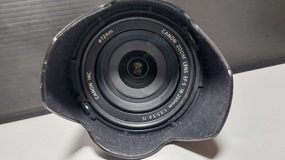 Canon EFS 18-200mm ズームレンズ