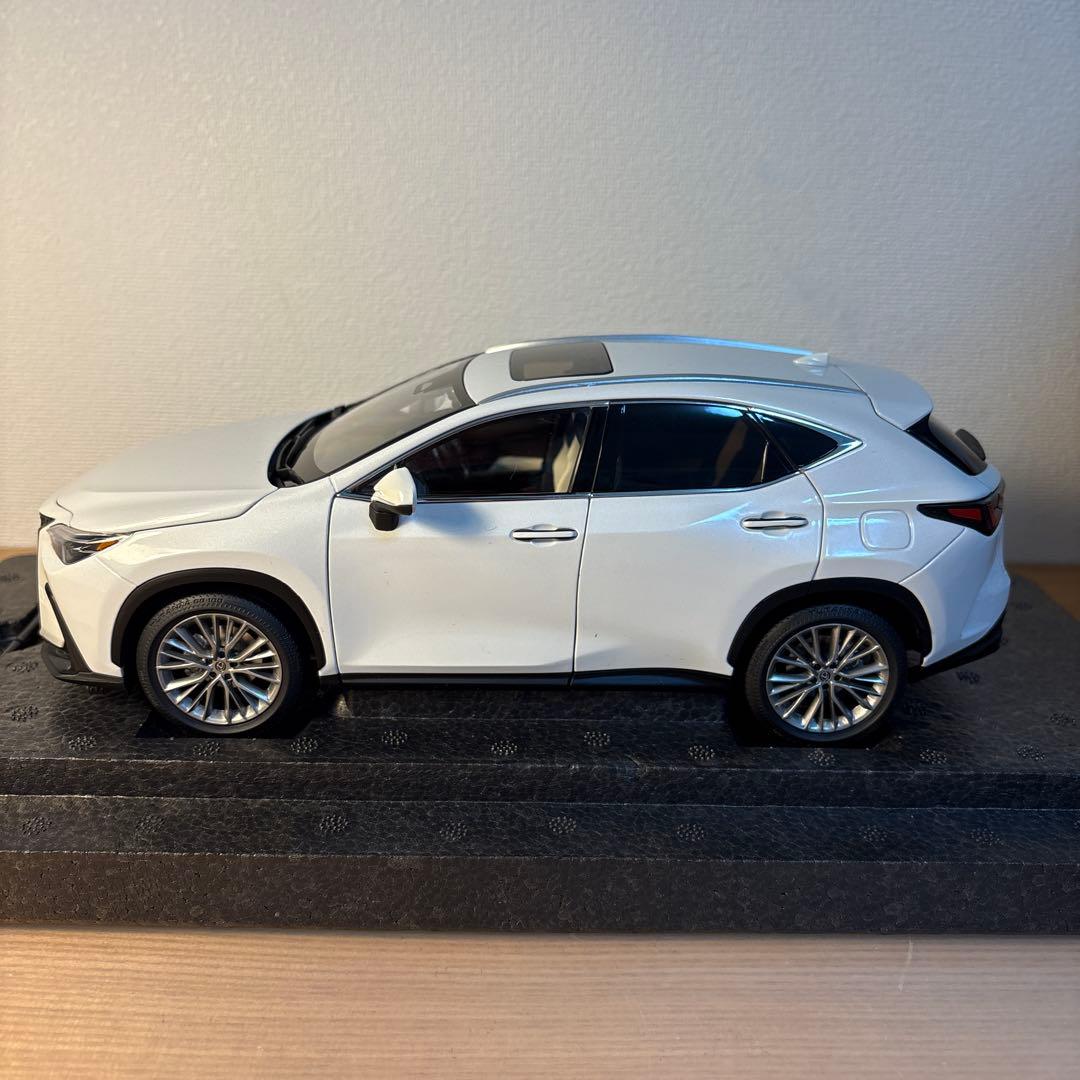 京商　レクサス　NX 450h+ 1/18 ミニカー　ホワイト