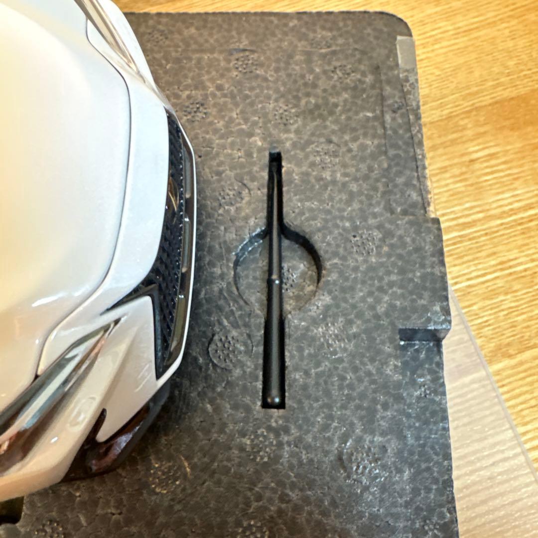 京商　レクサス　NX 450h+ 1/18 ミニカー　ホワイト