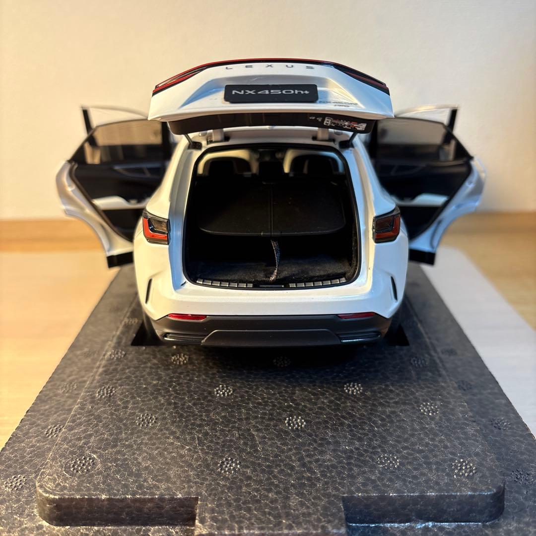 京商　レクサス　NX 450h+ 1/18 ミニカー　ホワイト