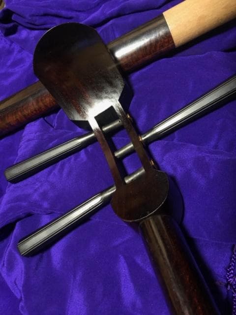 三味線 紅木 細棹 1枚溝 金ホゾ 綾杉胴 トチ多し