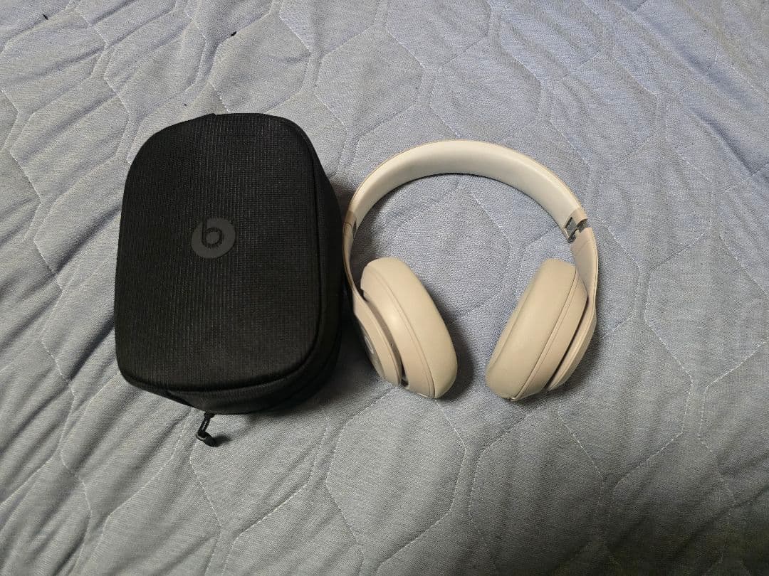 Beats Studio Pro ホワイト キャリングケース付き