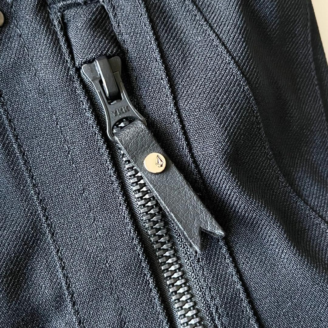 3284【美品】ボルコム　ジャケット 中綿入り 無地 スノボウェア レディース