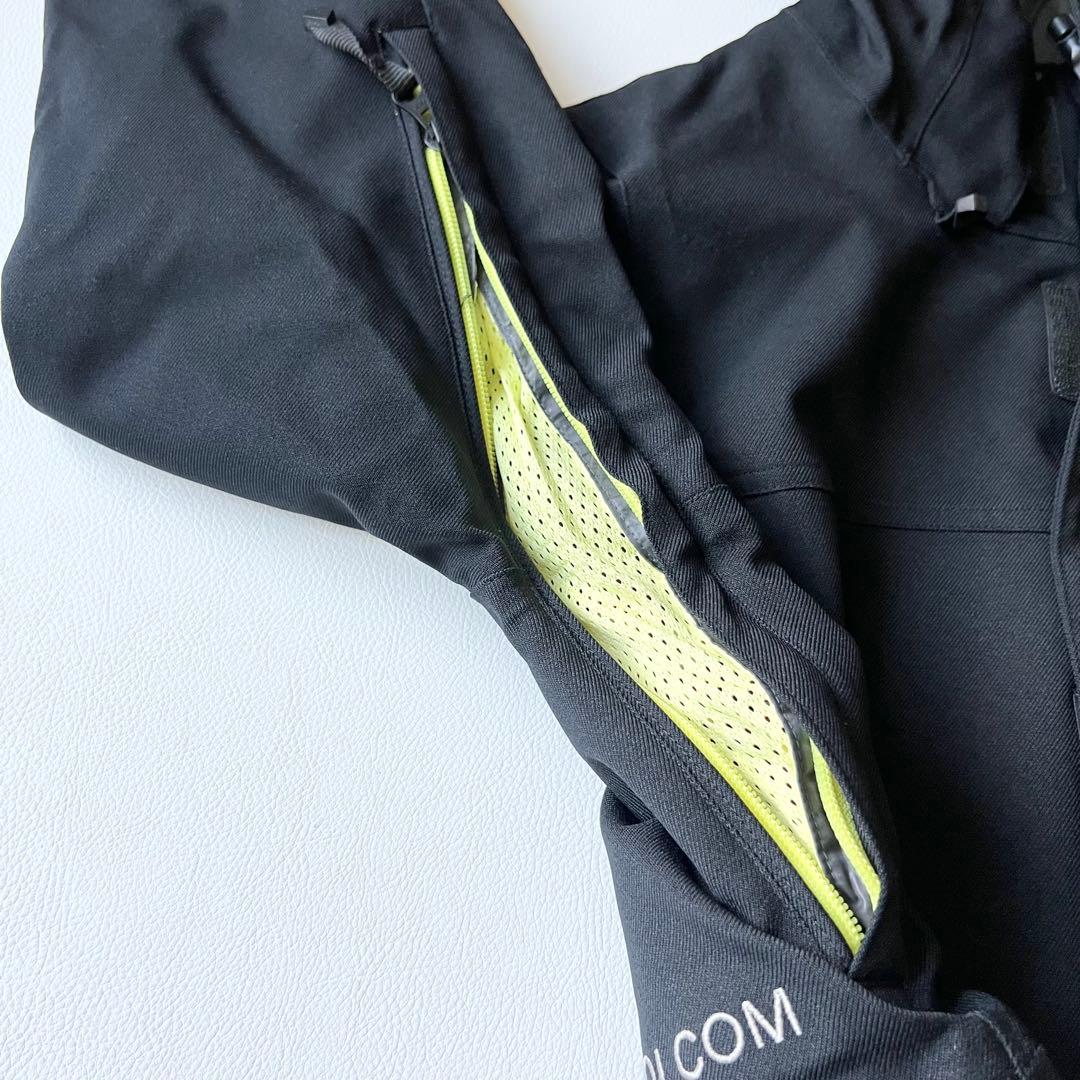 3284【美品】ボルコム　ジャケット 中綿入り 無地 スノボウェア レディース