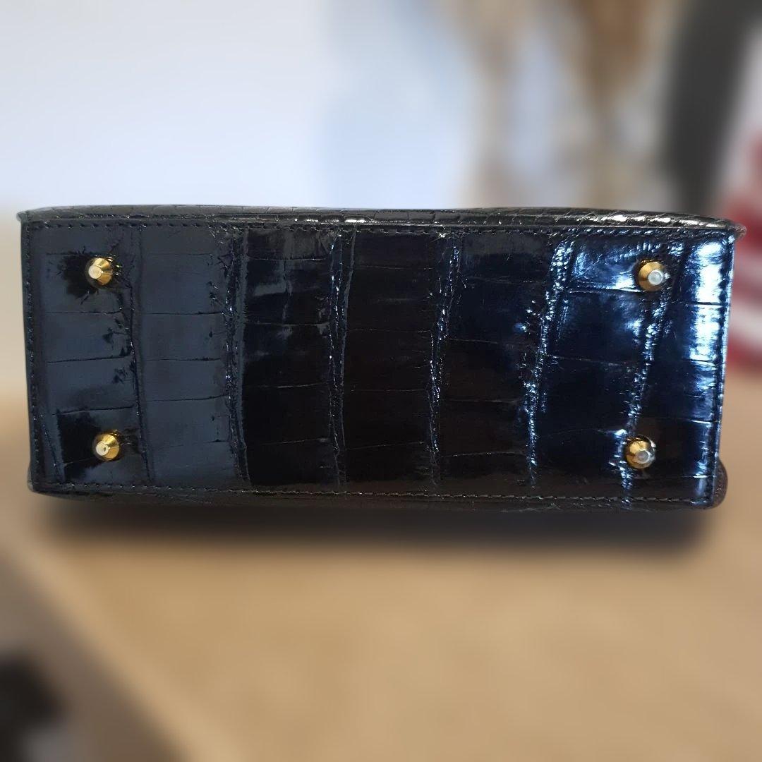 シャイニンクロコダイル本革ハンドバッグ ブラック