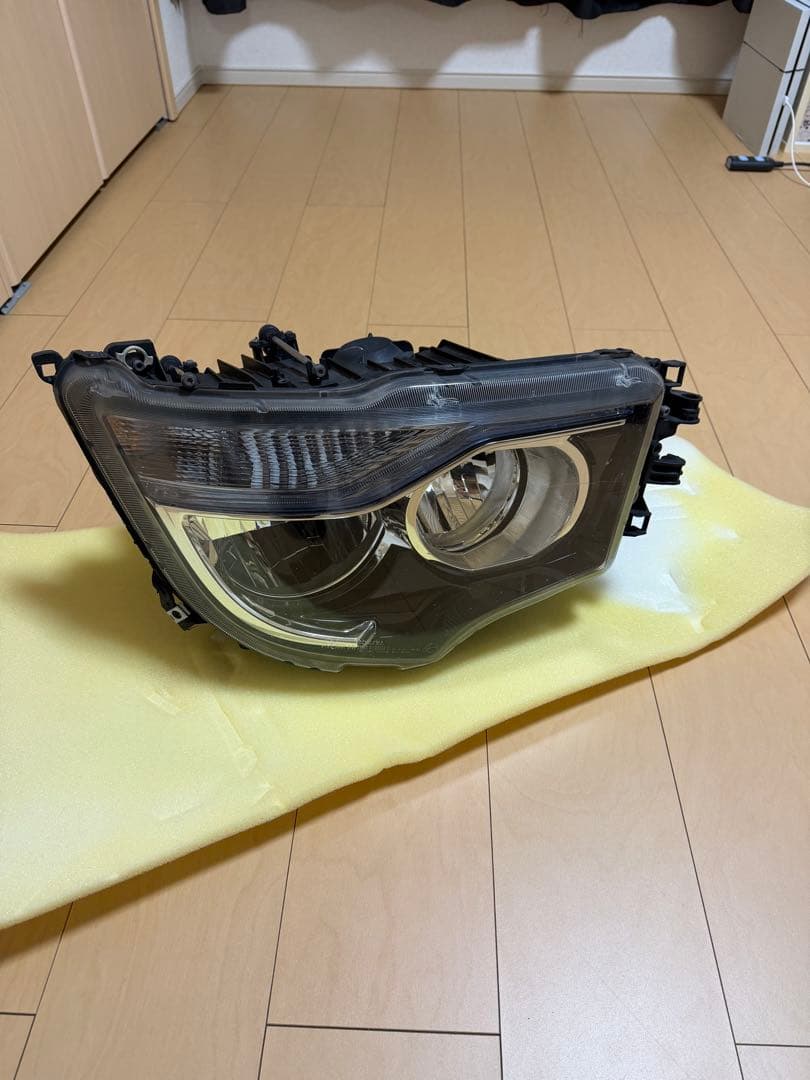 三菱ふそう 17スーパーグレート 運転席側ヘッドライト 中古