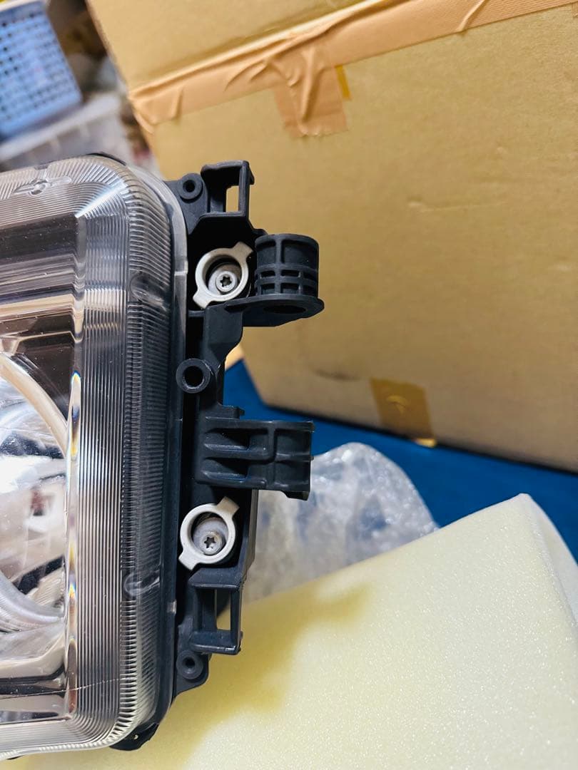 三菱ふそう 17スーパーグレート 運転席側ヘッドライト 中古