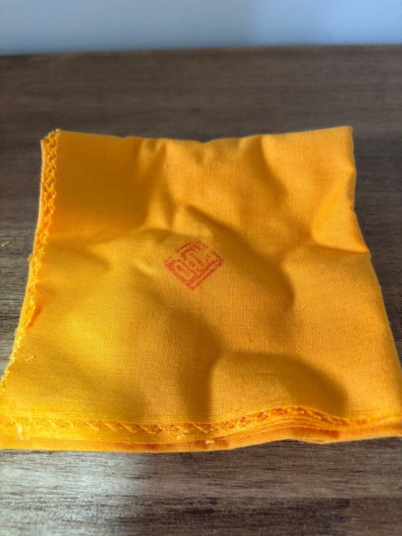 小島直喜　彫唐津　茶碗