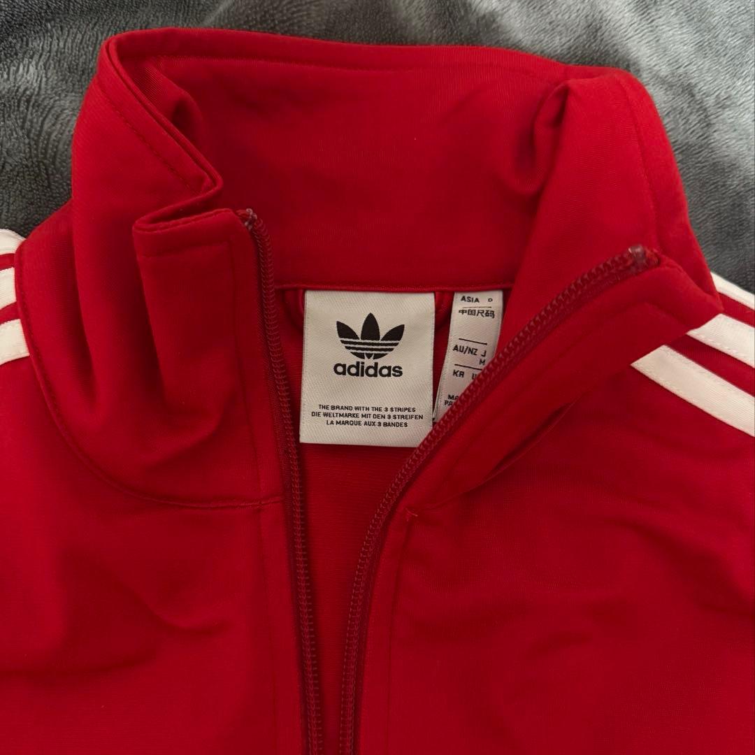 adidas トラックジャケット レッド