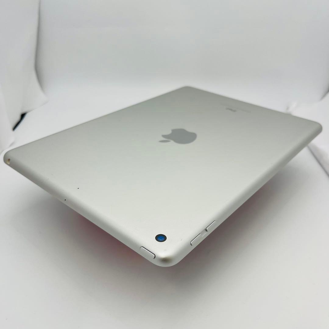 A 82% iPad 6 第6世代 32 GB Wi-Fi シルバー 本体
