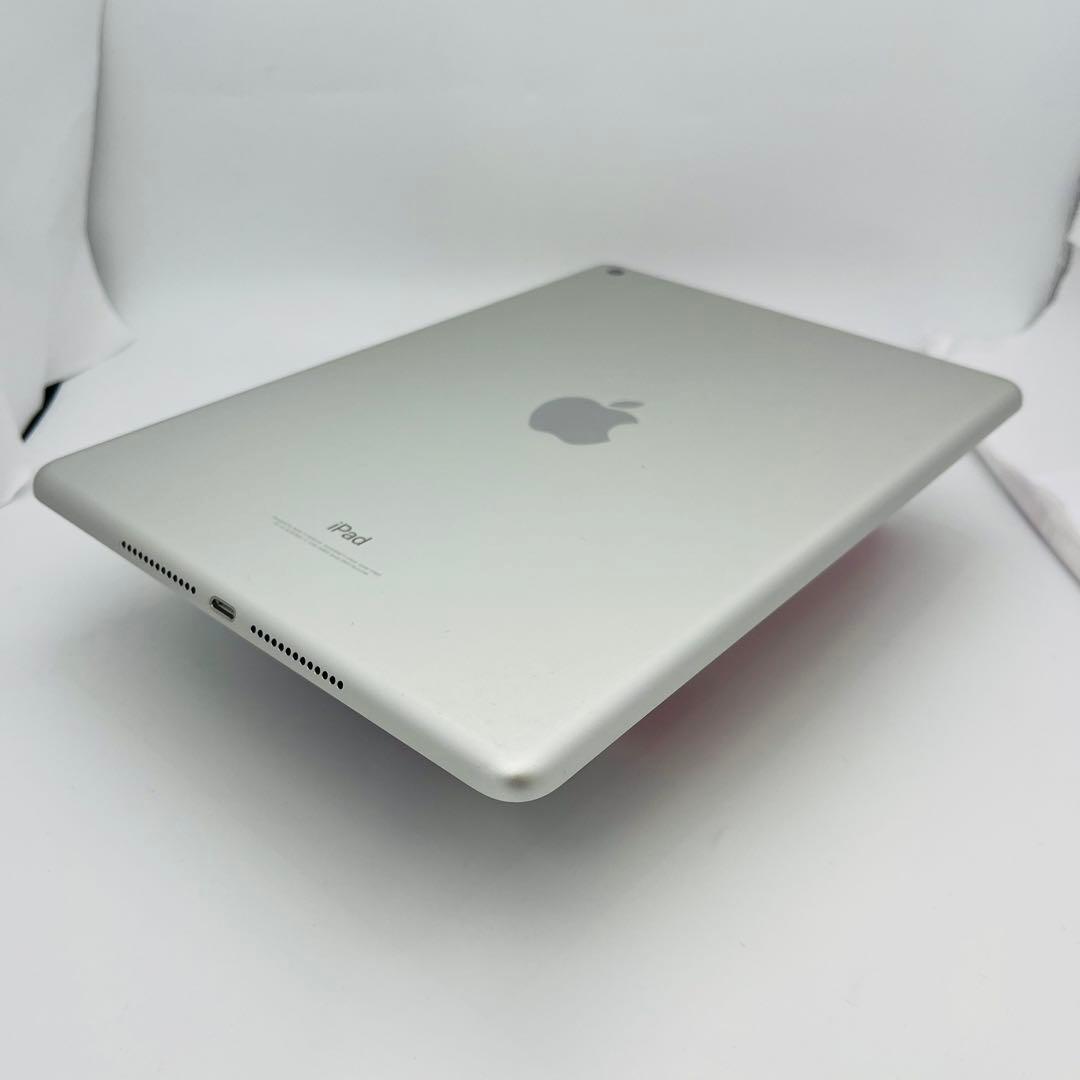 A 82% iPad 6 第6世代 32 GB Wi-Fi シルバー 本体