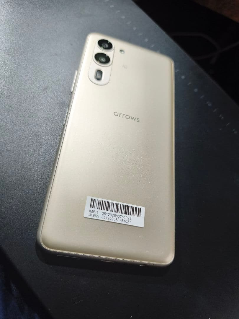 FCNT arrows we2 plus シャンパンシルバー 国内正規版 中古