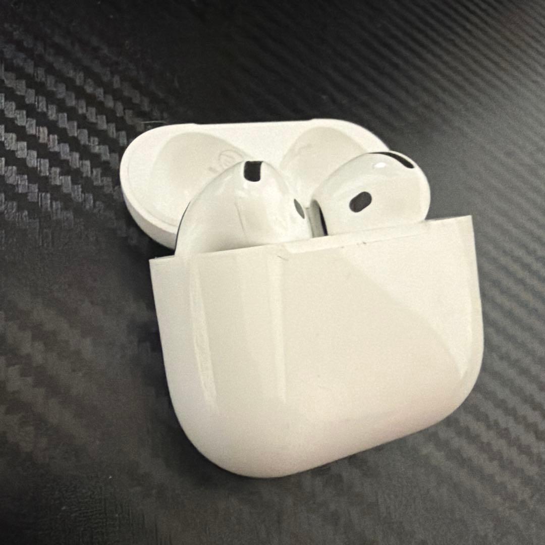AirPods4 ノイズキャンセリング付き本体 ホワイト 充電ケース付き