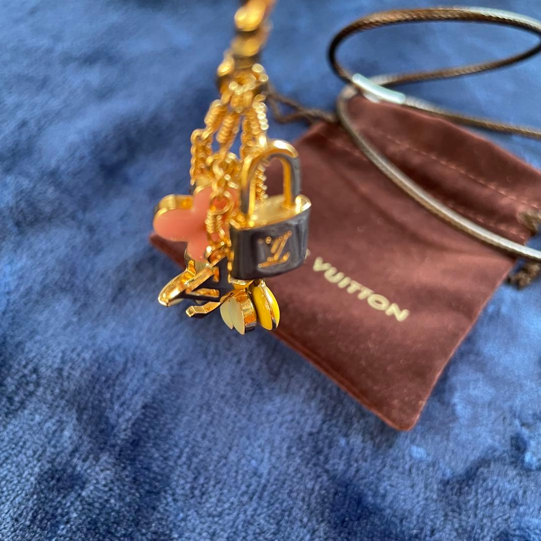 Louis Vuitton 花とハートのチャーム