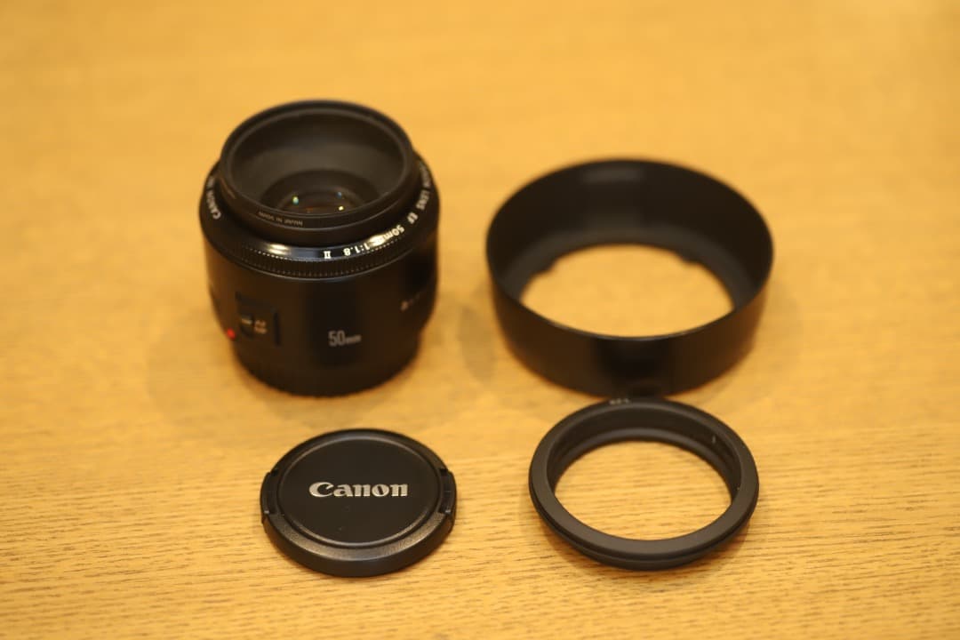 Canon EF50mm F1.8 II 純正フード付 単焦点レンズ