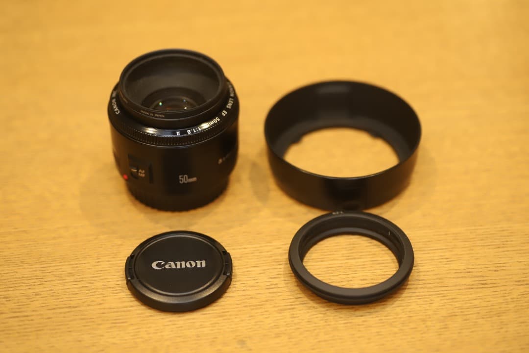 Canon EF50mm F1.8 II 純正フード付 単焦点レンズ