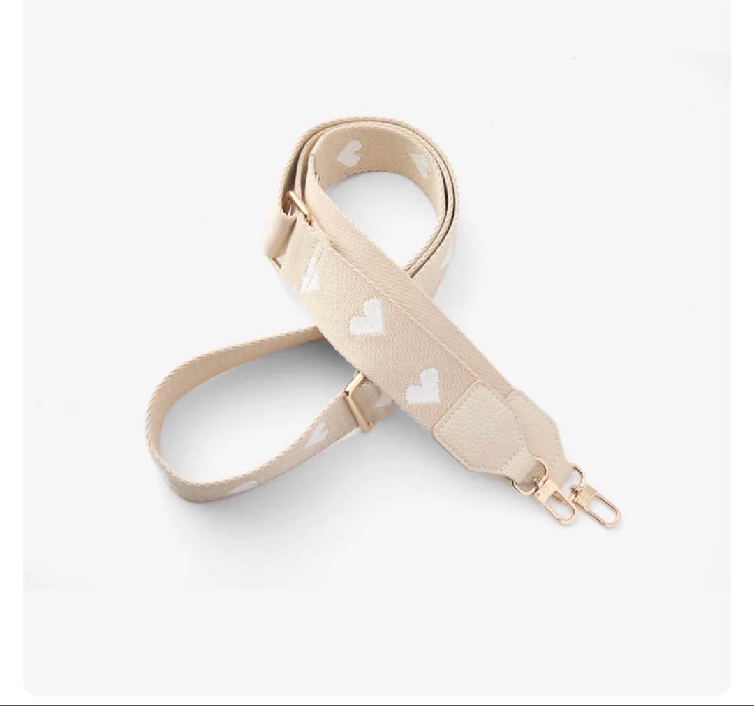 CUSTYPE ハート型ポーチ付きiPhone15Pro ケース