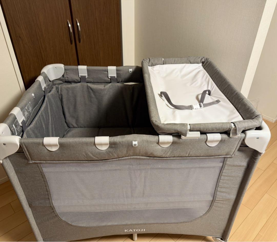 グレー ベビーベッド 取り外し可能シート付き