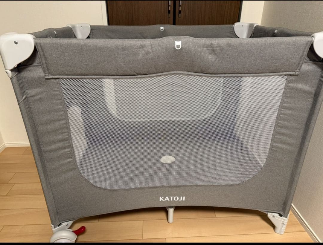 グレー ベビーベッド 取り外し可能シート付き