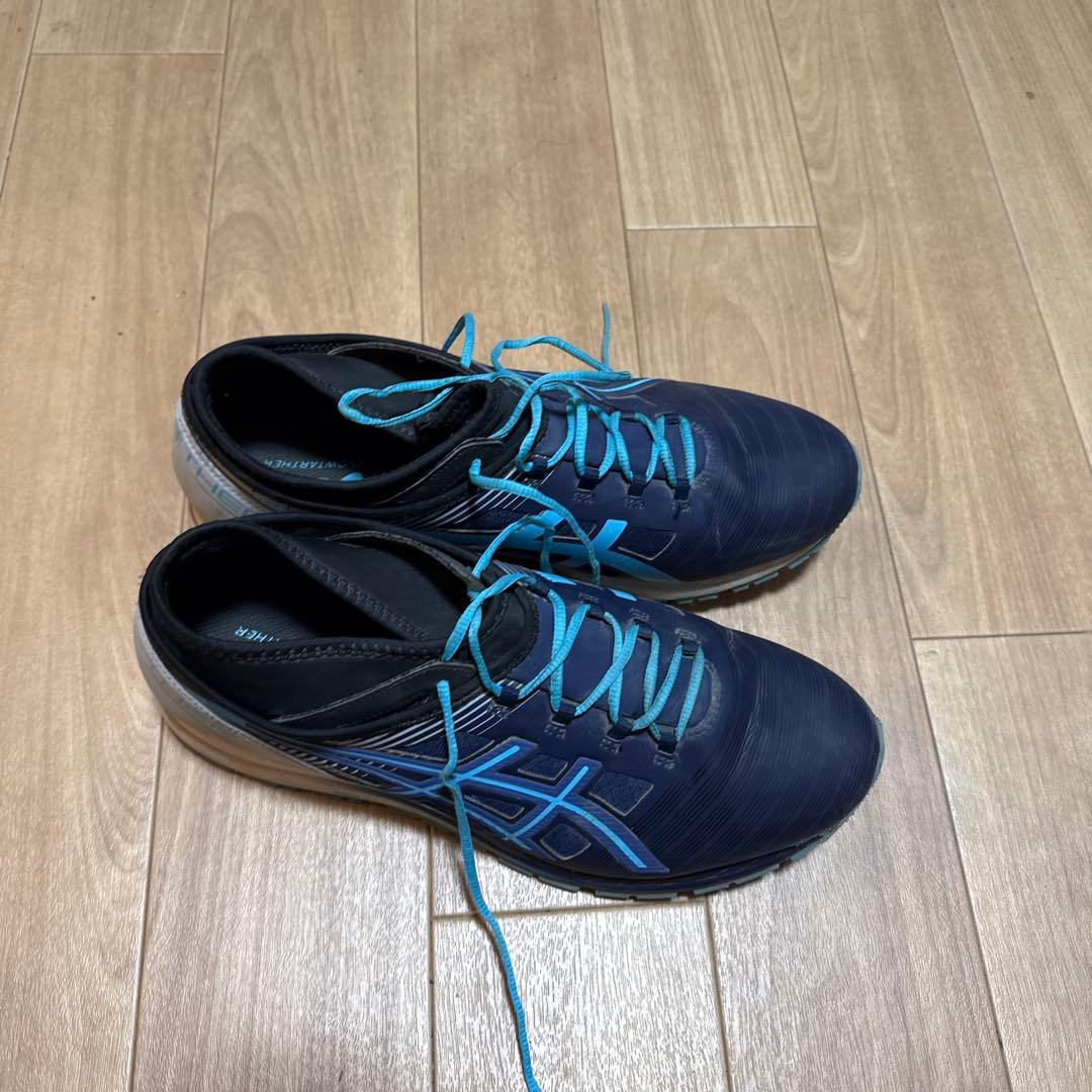 アシックス　スノーターサー　（冬用トレーニングシューズ）