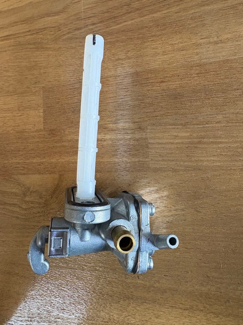 GSX1100S用　スズキ 純正 新品燃料コック 44300-45373