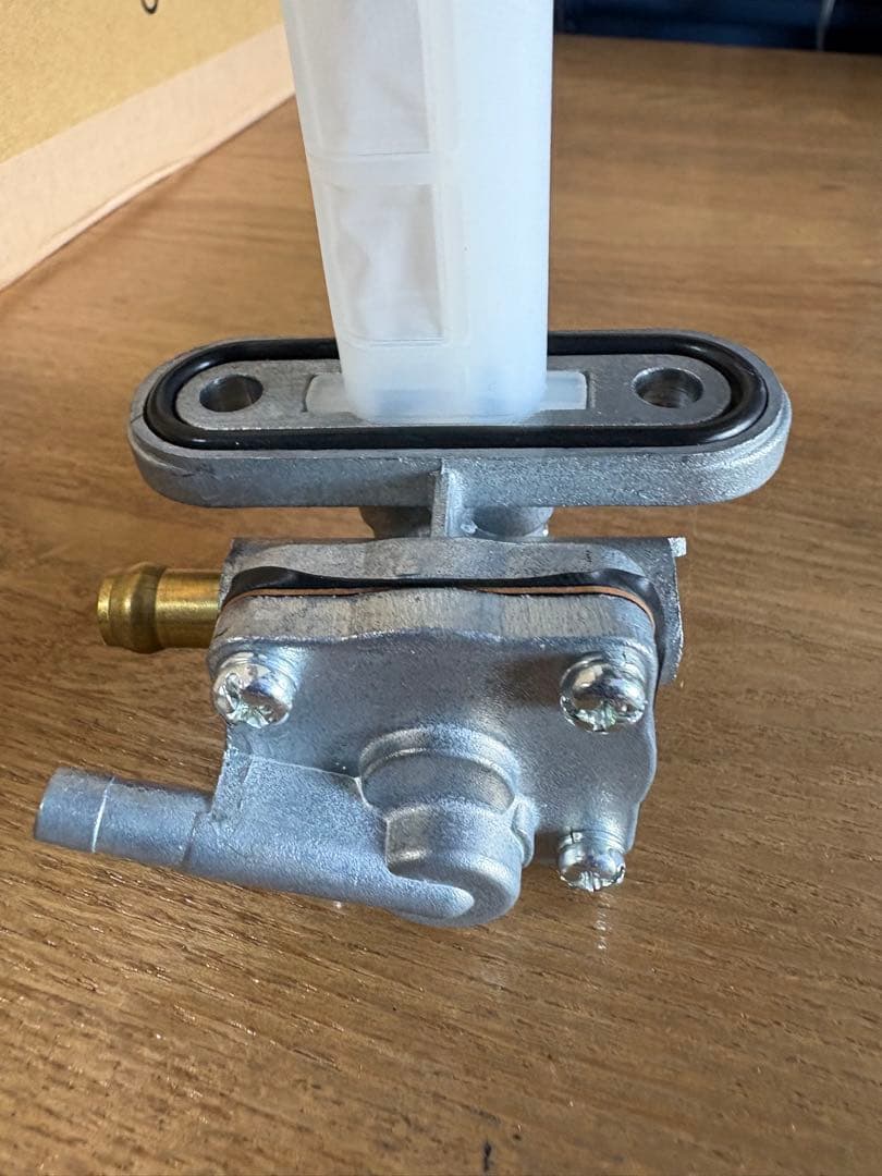 GSX1100S用　スズキ 純正 新品燃料コック 44300-45373