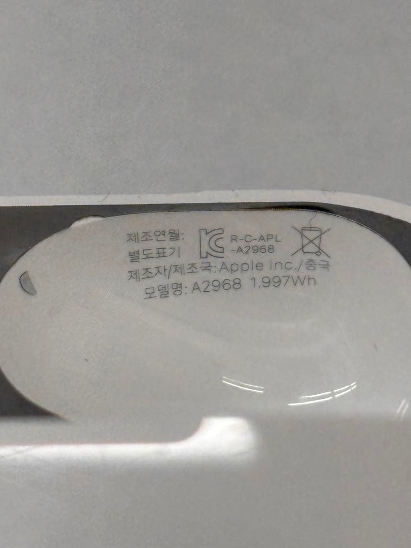 ②AirPods Pro 第二世代　A2968 A3048-3047 イヤホン