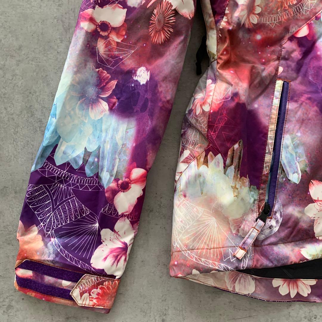 試着のみ✨VOLCOM　スノーボードウェア　ジャケット　花柄Sレディース