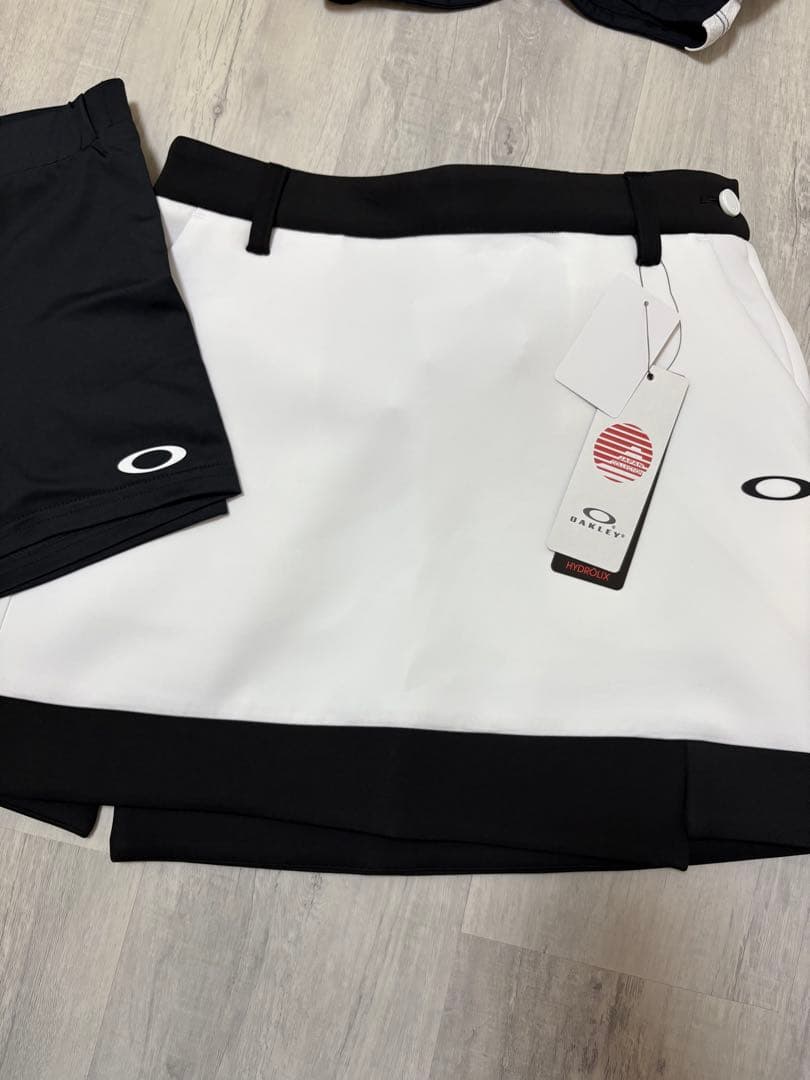 新品　MサイズOAKLEY オークリーゴルフセットアップ モックネック＆スカート