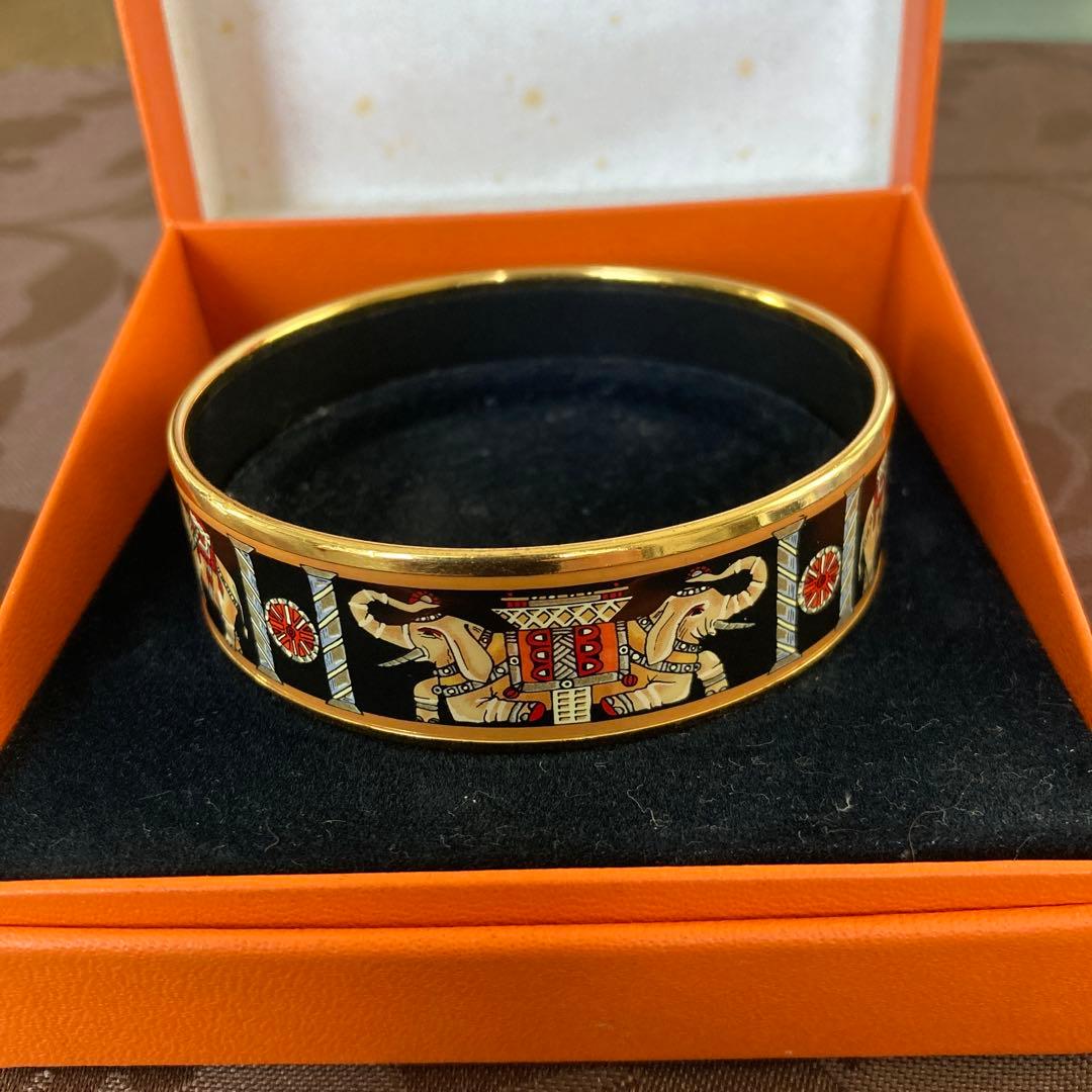 HERMES 象モチーフ バングル
