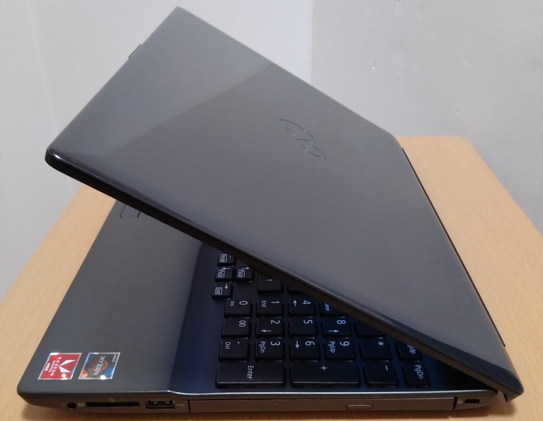 富士通 Ryzen 5 3500U/SSD256GB/メモリ8GB