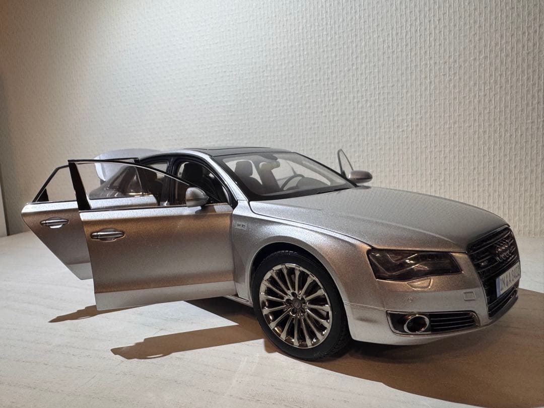 ミニカー Audi A8 L W12