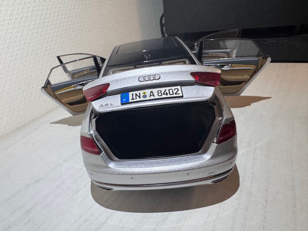 ミニカー Audi A8 L W12