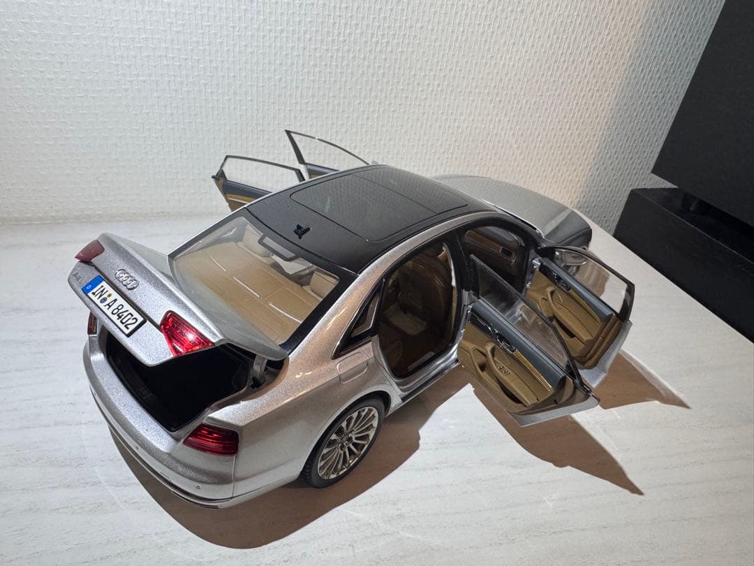 ミニカー Audi A8 L W12