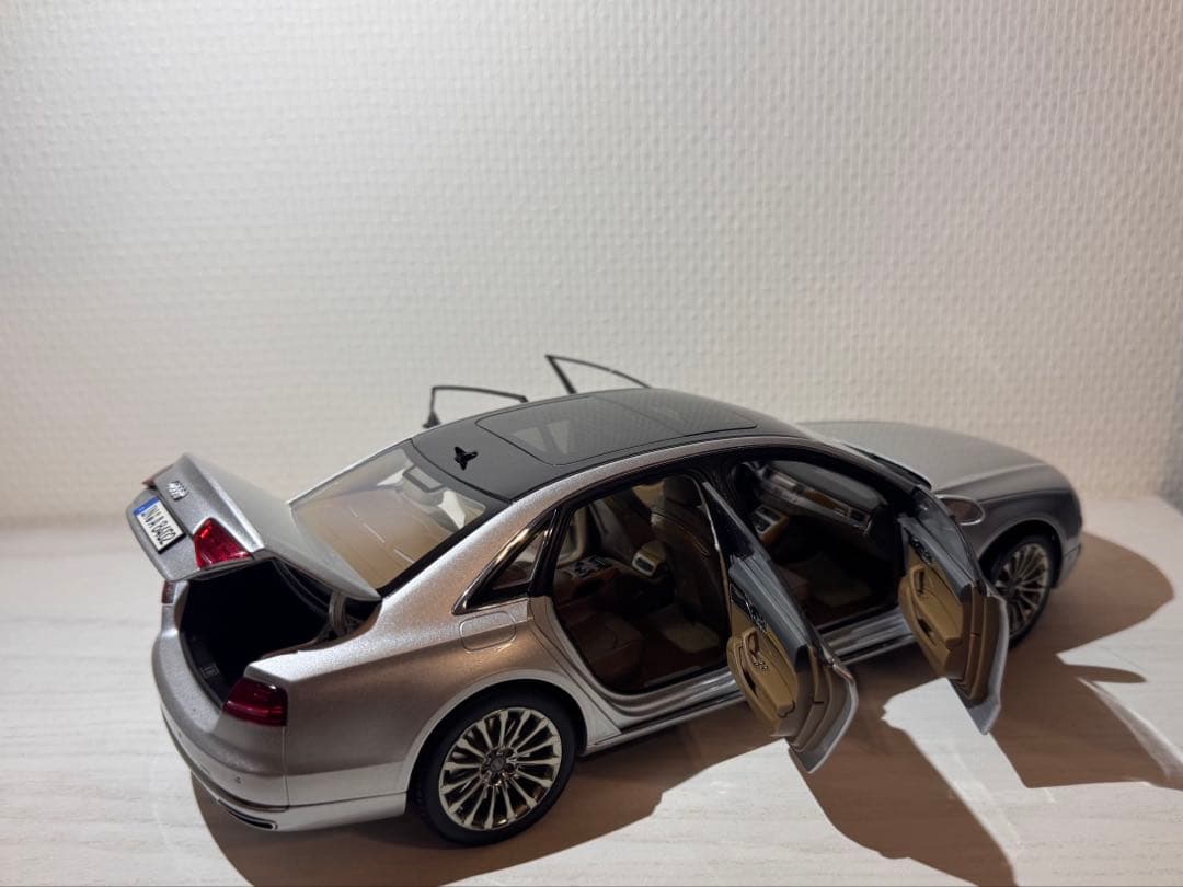 ミニカー Audi A8 L W12