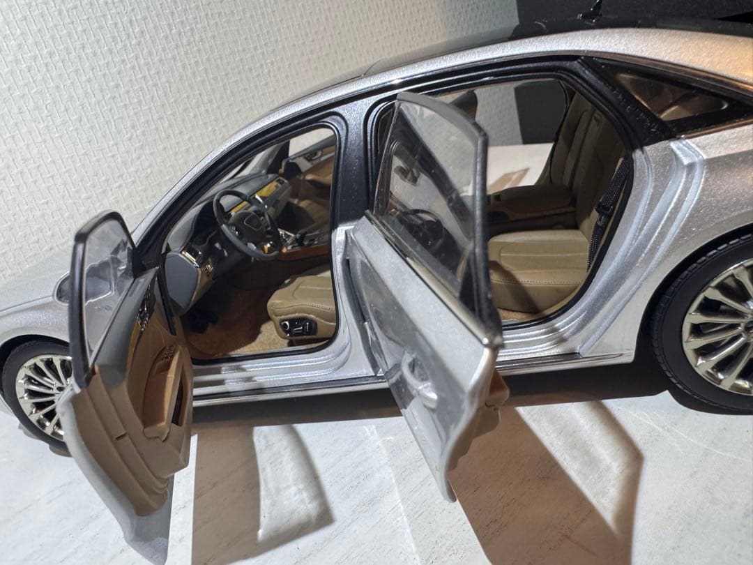 ミニカー Audi A8 L W12