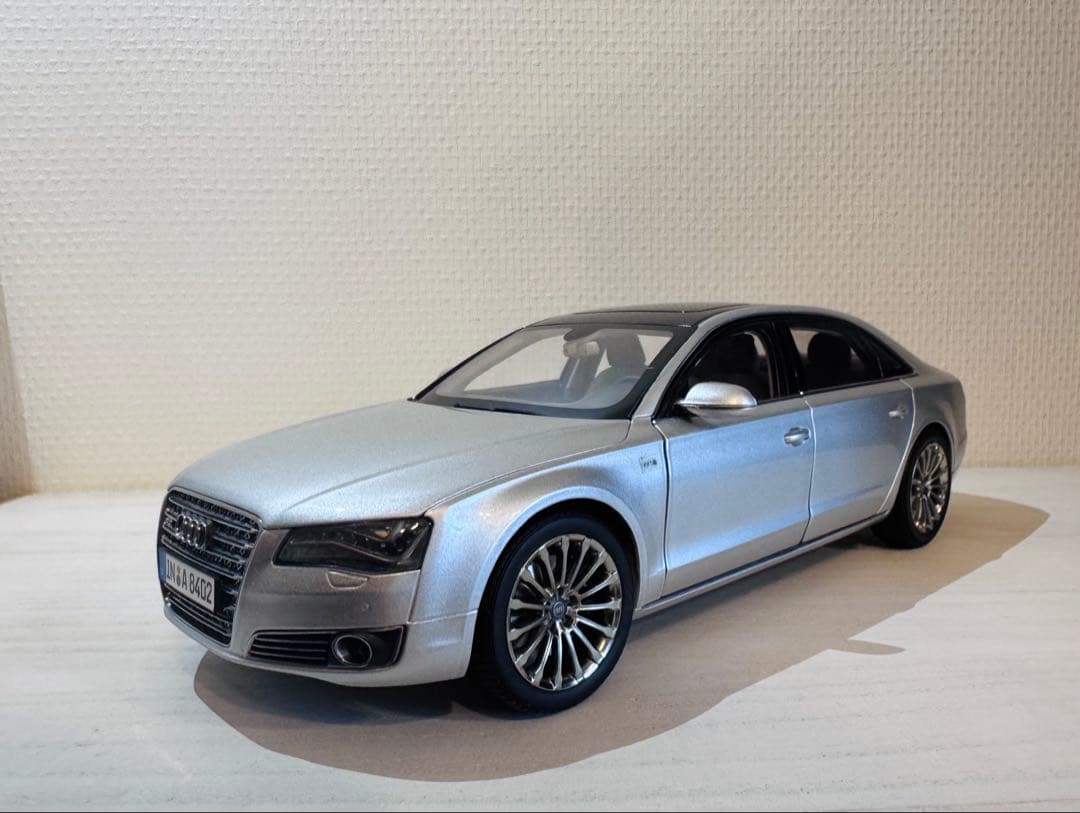 ミニカー Audi A8 L W12