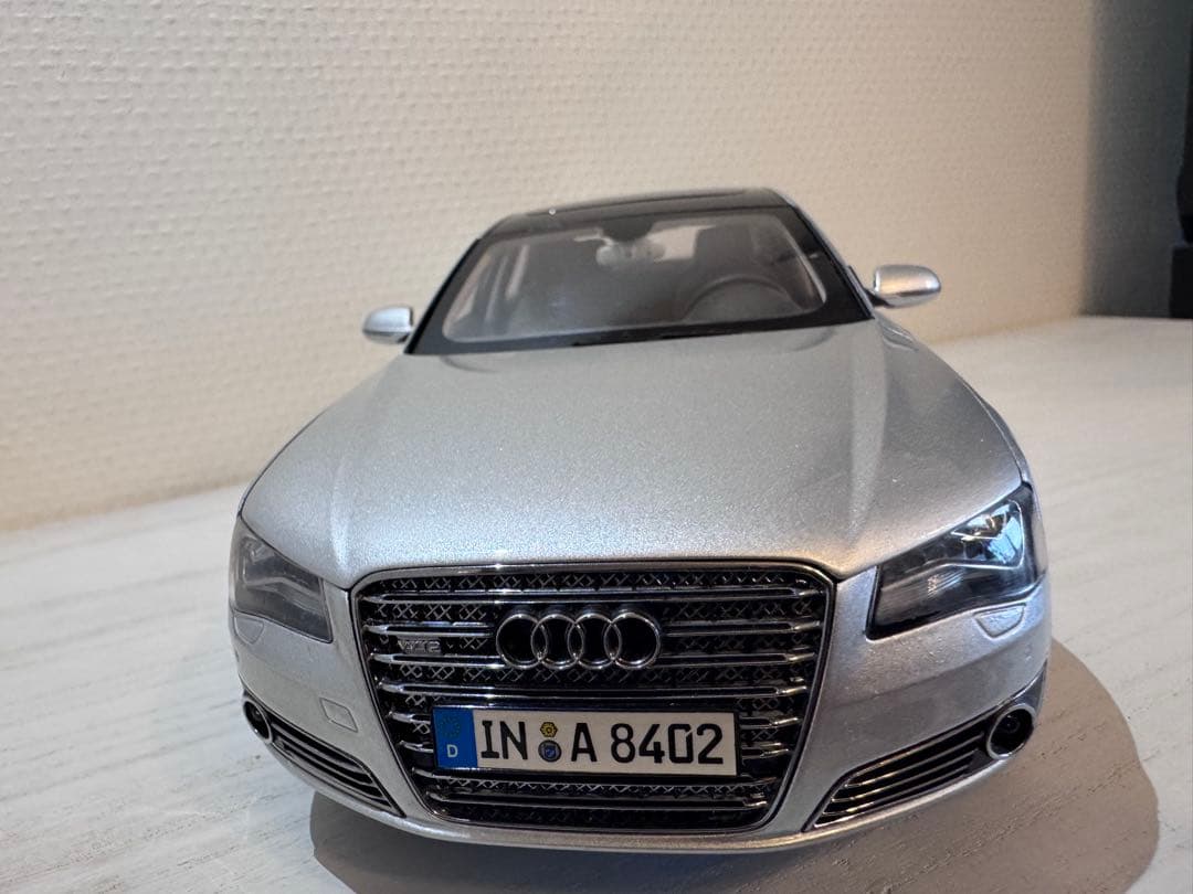ミニカー Audi A8 L W12