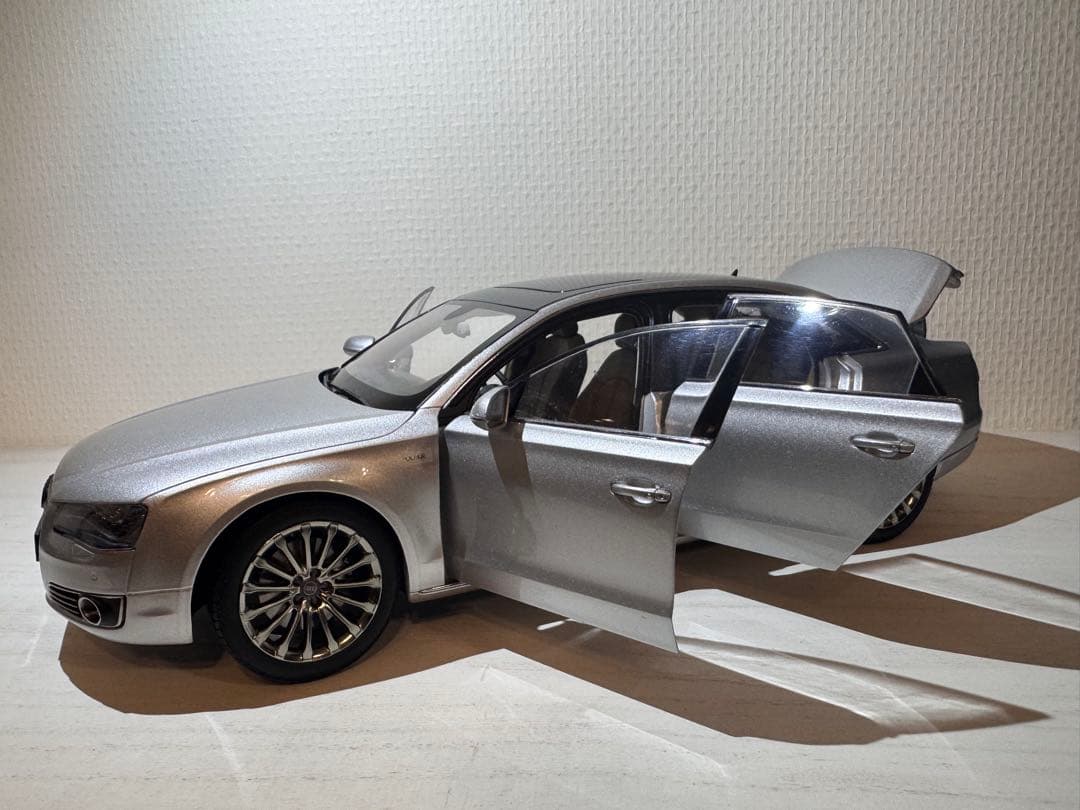 ミニカー Audi A8 L W12