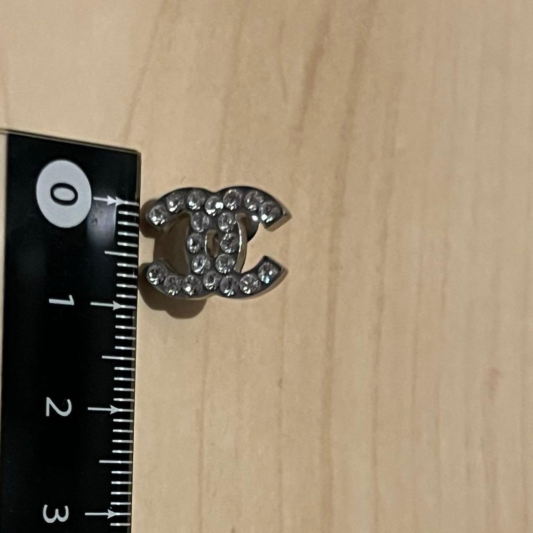 CHANEL ロゴクリスタルピアス