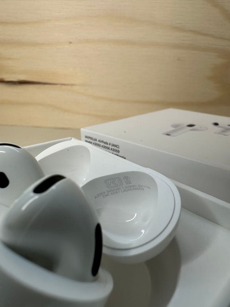 【美品】AirPods 4 ANC搭載モデル MXP93J/A 4R6D0