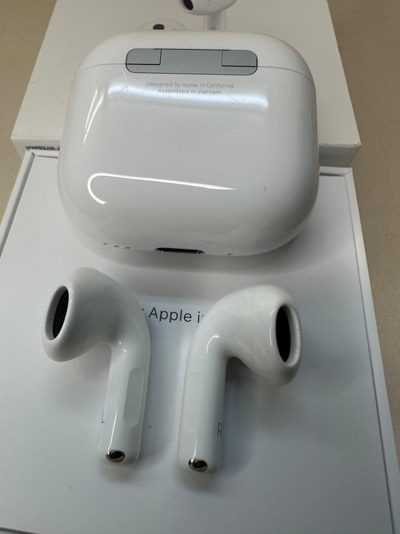 【美品】AirPods 4 ANC搭載モデル MXP93J/A 4R6D0