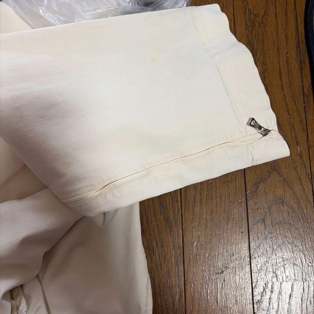 プラダホワイト スラックス 赤いライン付き