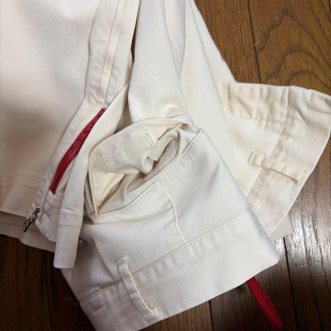 プラダホワイト スラックス 赤いライン付き