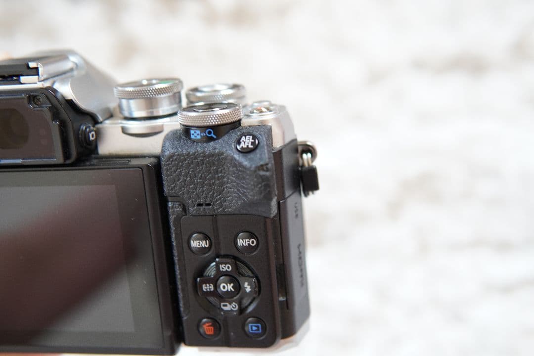 OLYMPUS OM-D E-M10 Mark Ⅳ シルバー　値下げ可