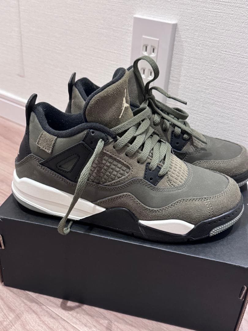 Air Jordan 4 オリーブグリーン 22cm