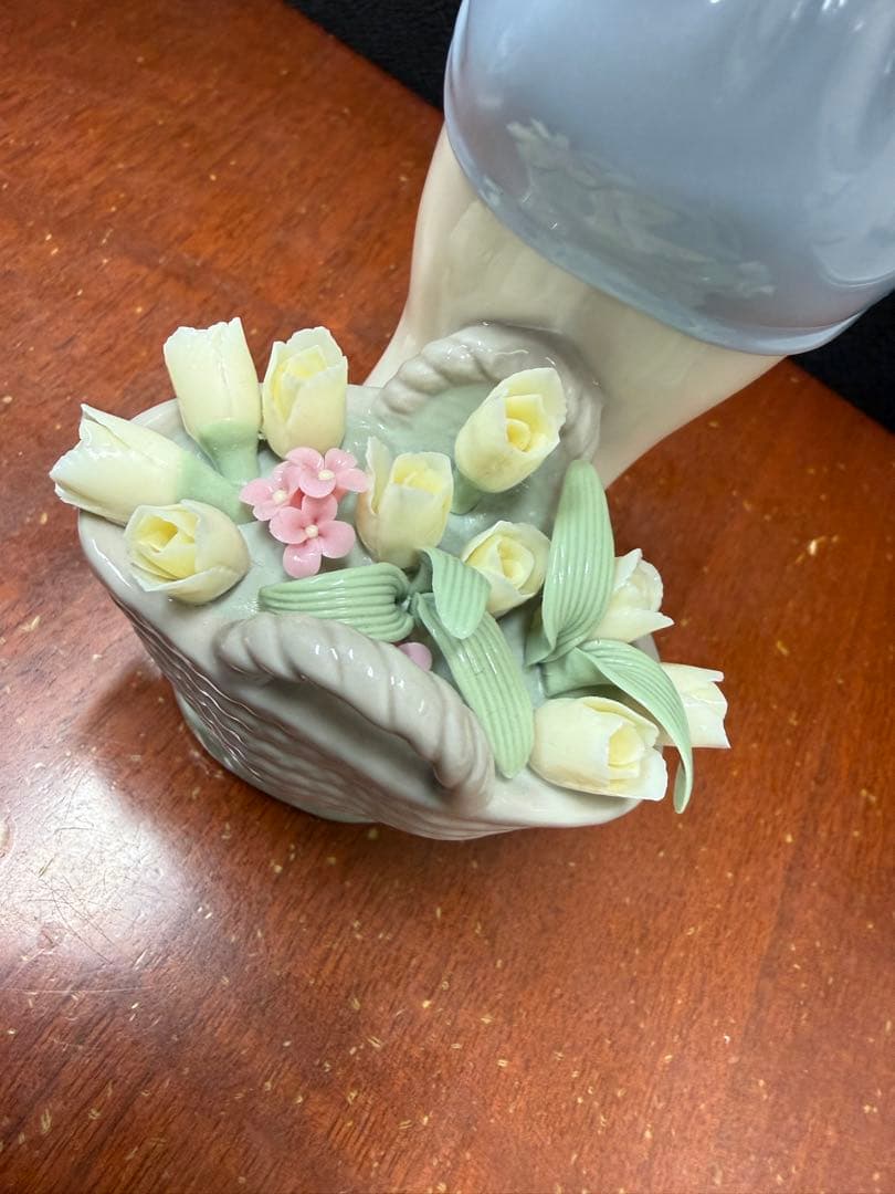 良太　リヤドロ フィギュリン スカートに花いっぱい 展示保管品