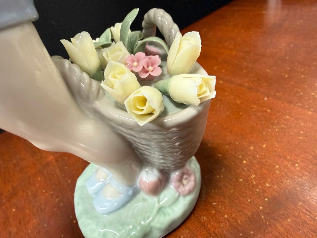 良太　リヤドロ フィギュリン スカートに花いっぱい 展示保管品